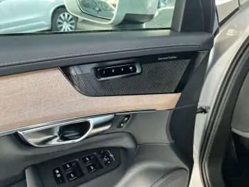 VOLVO XC90 T8 AWD Plug-in Hybrid Plus-Bright Neues-Mod