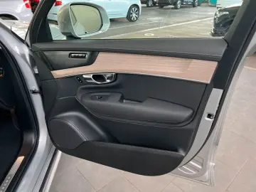 VOLVO XC90 T8 AWD Plug-in Hybrid Plus-Bright Neues-Mod