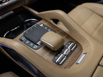 MERCEDES-BENZ GLS 450d 4Matic AMG E-Active Massage 3…