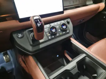 LAND ROVER Defender 110 P635 OCTA AHK DAB WLAN