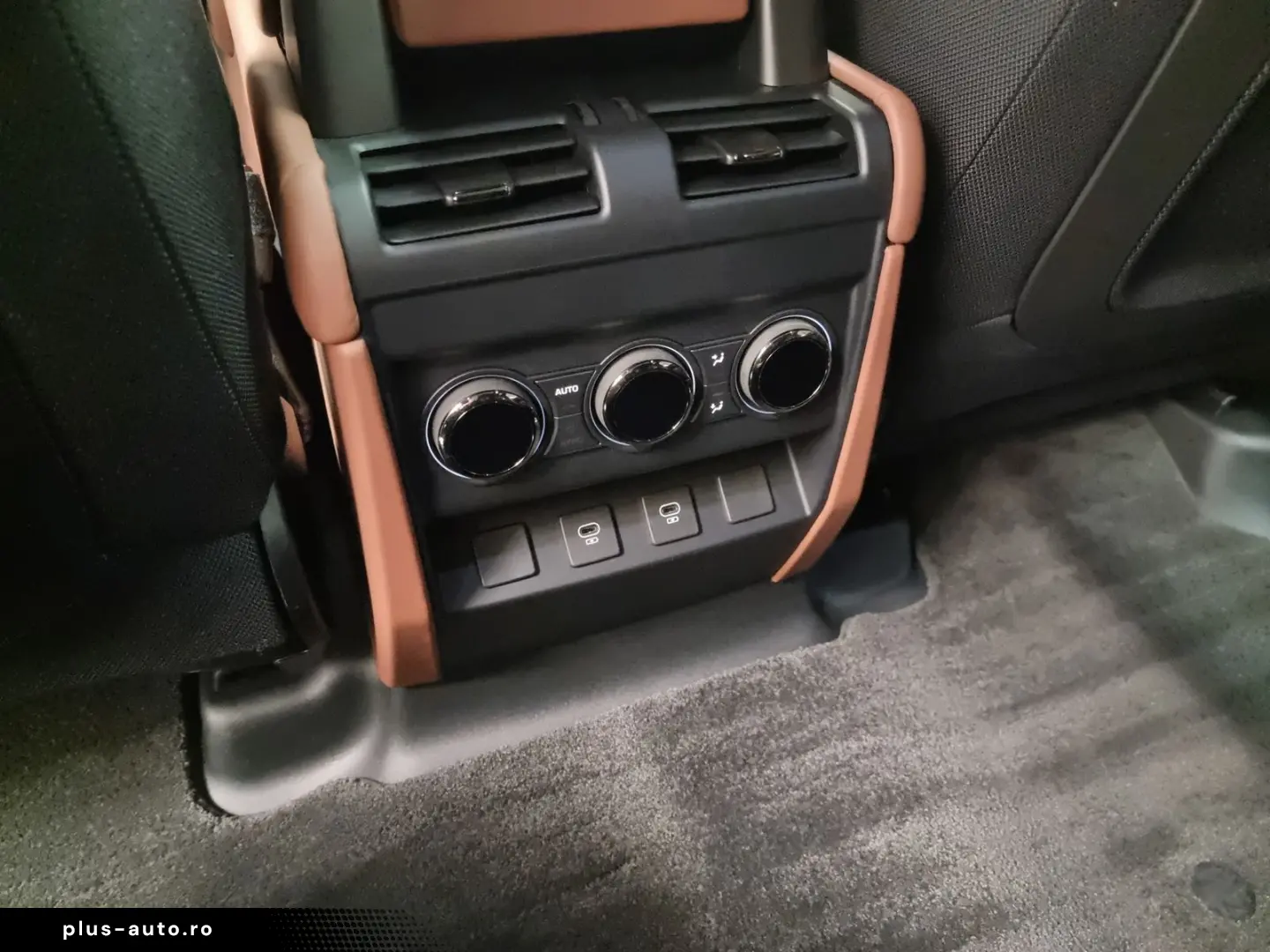 LAND ROVER Defender 110 P635 OCTA AHK DAB WLAN