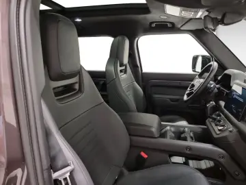 LAND ROVER Defender 110 P635 OCTA AHK Pano DAB