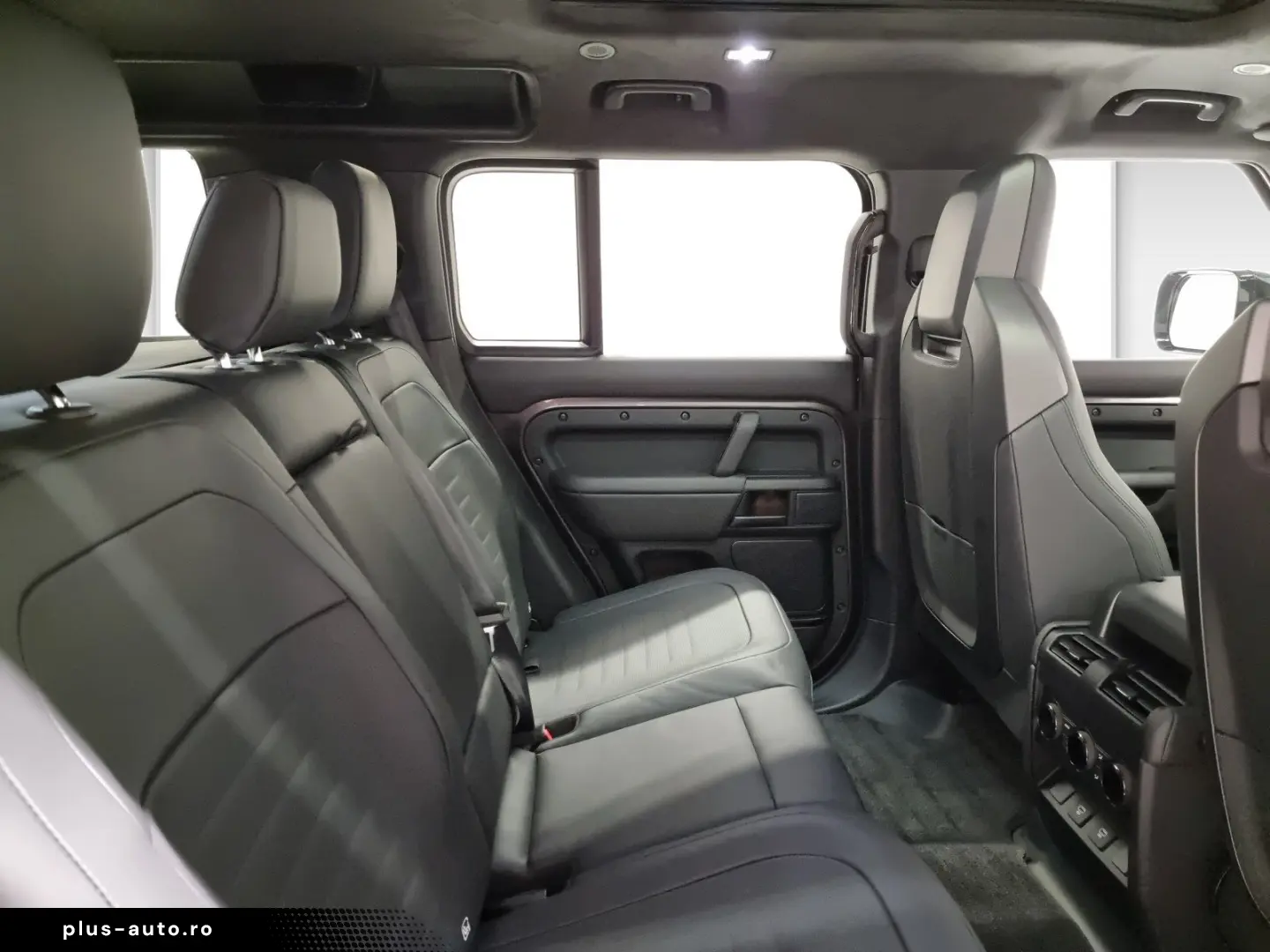 LAND ROVER Defender 110 P635 OCTA AHK Pano DAB