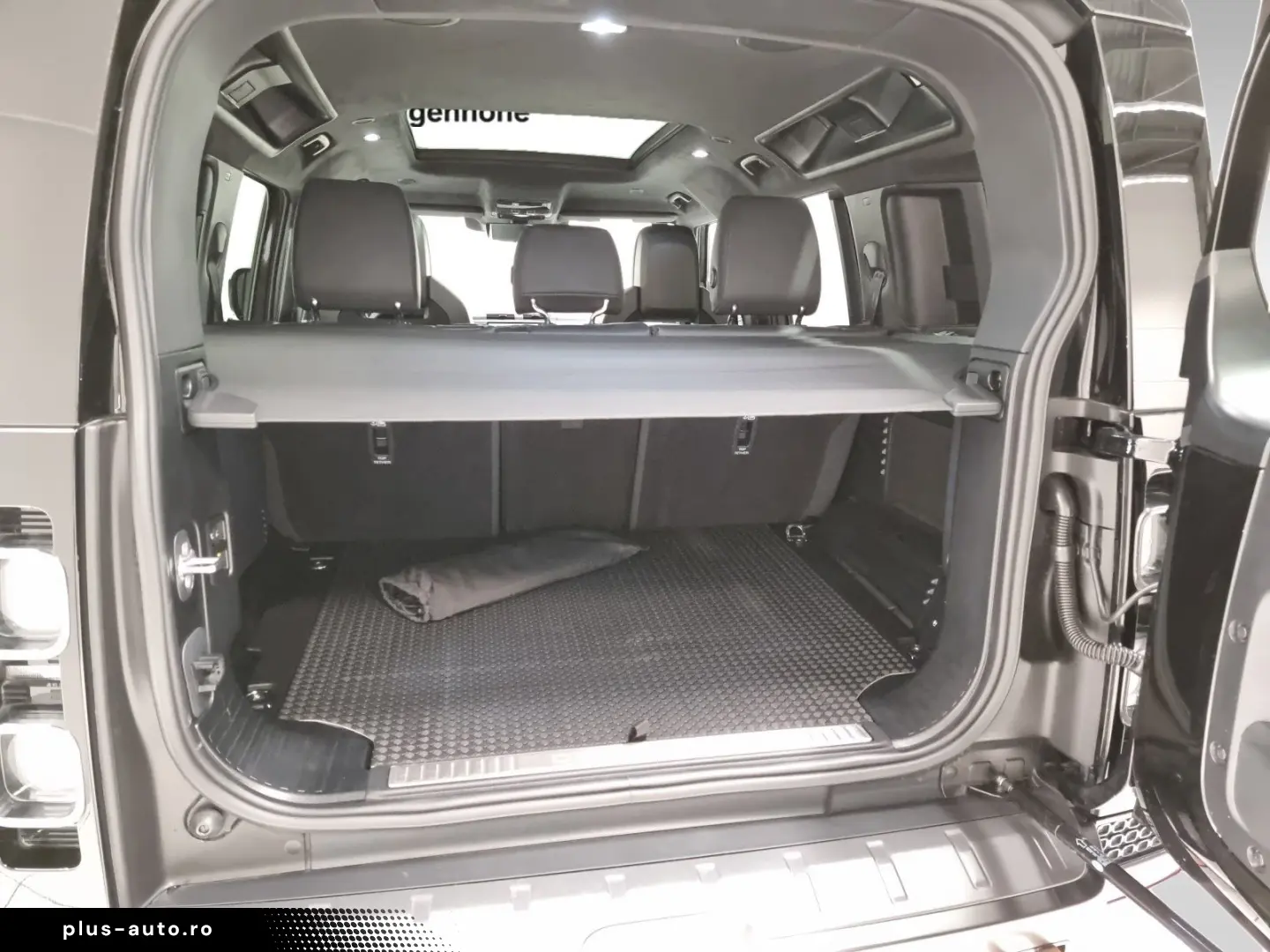 LAND ROVER Defender 110 P635 OCTA AHK Pano DAB