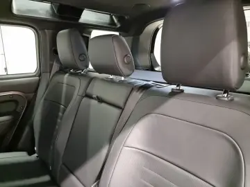 LAND ROVER Defender 110 P635 OCTA AHK Pano DAB