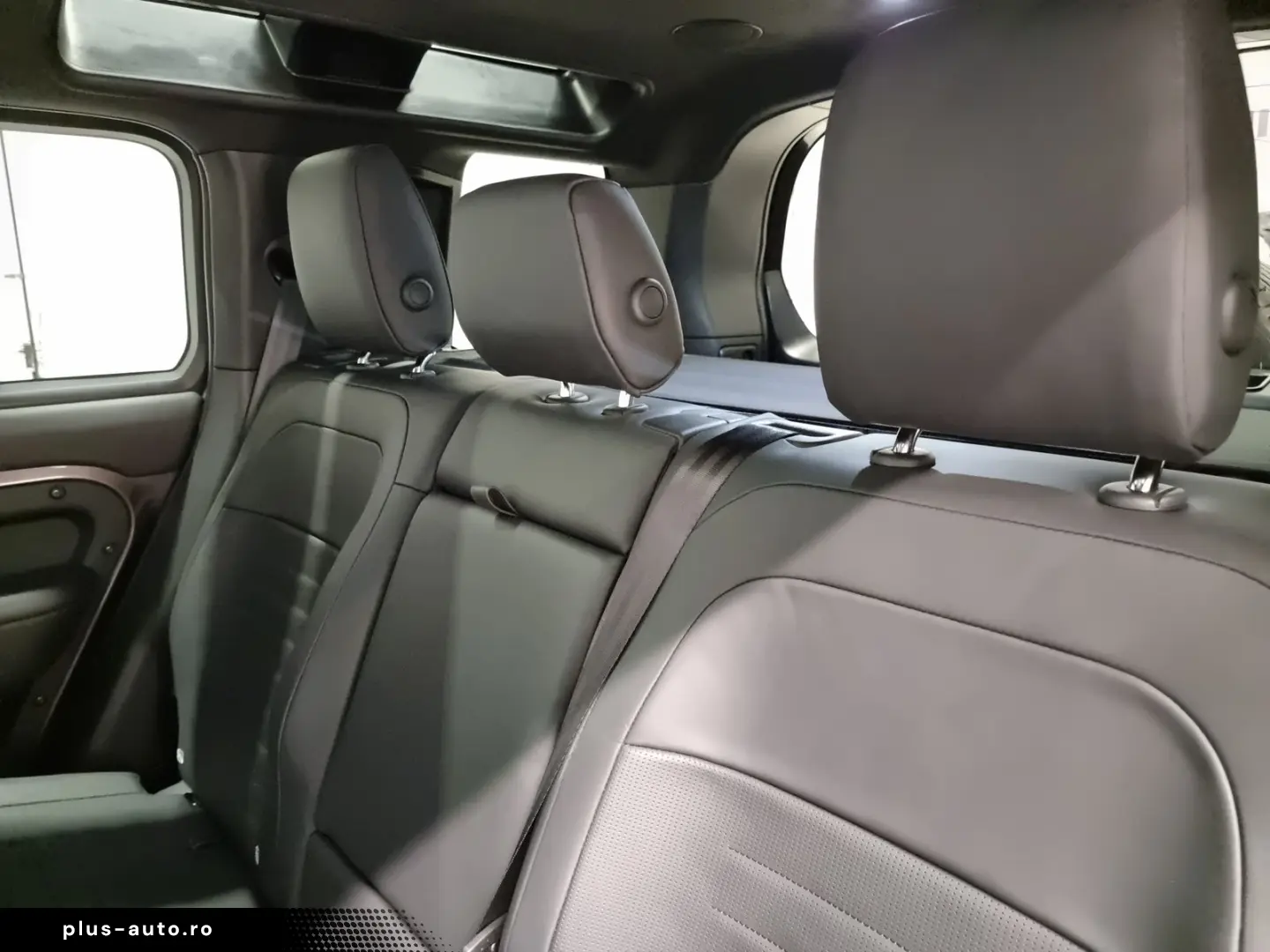 LAND ROVER Defender 110 P635 OCTA AHK Pano DAB