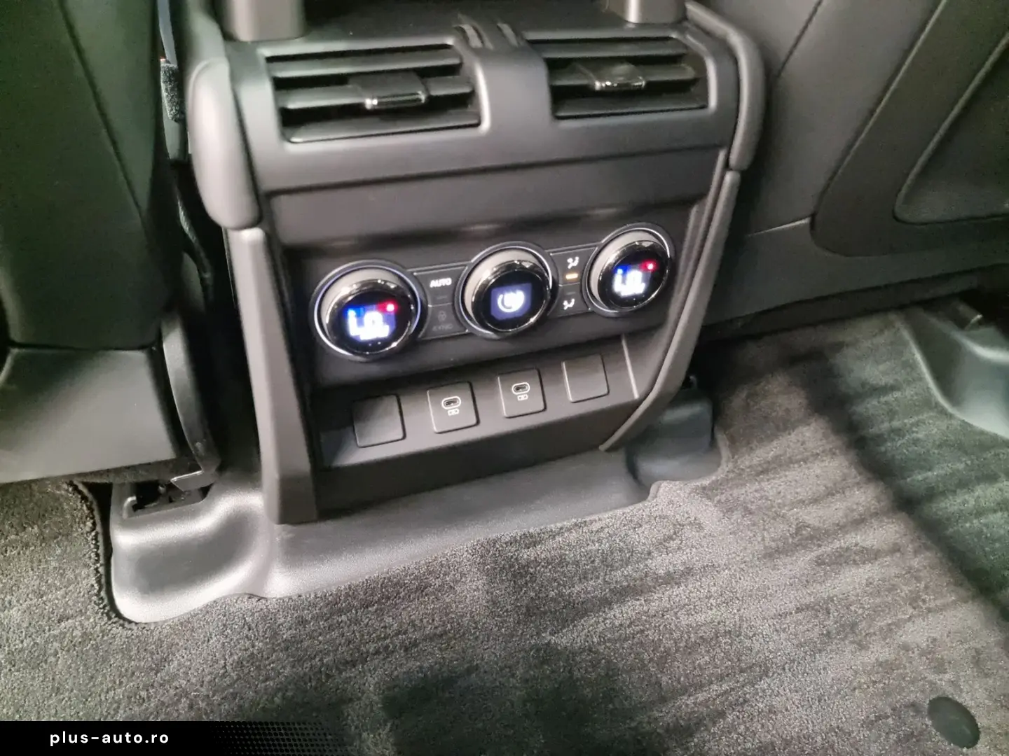 LAND ROVER Defender 110 P635 OCTA AHK Pano DAB