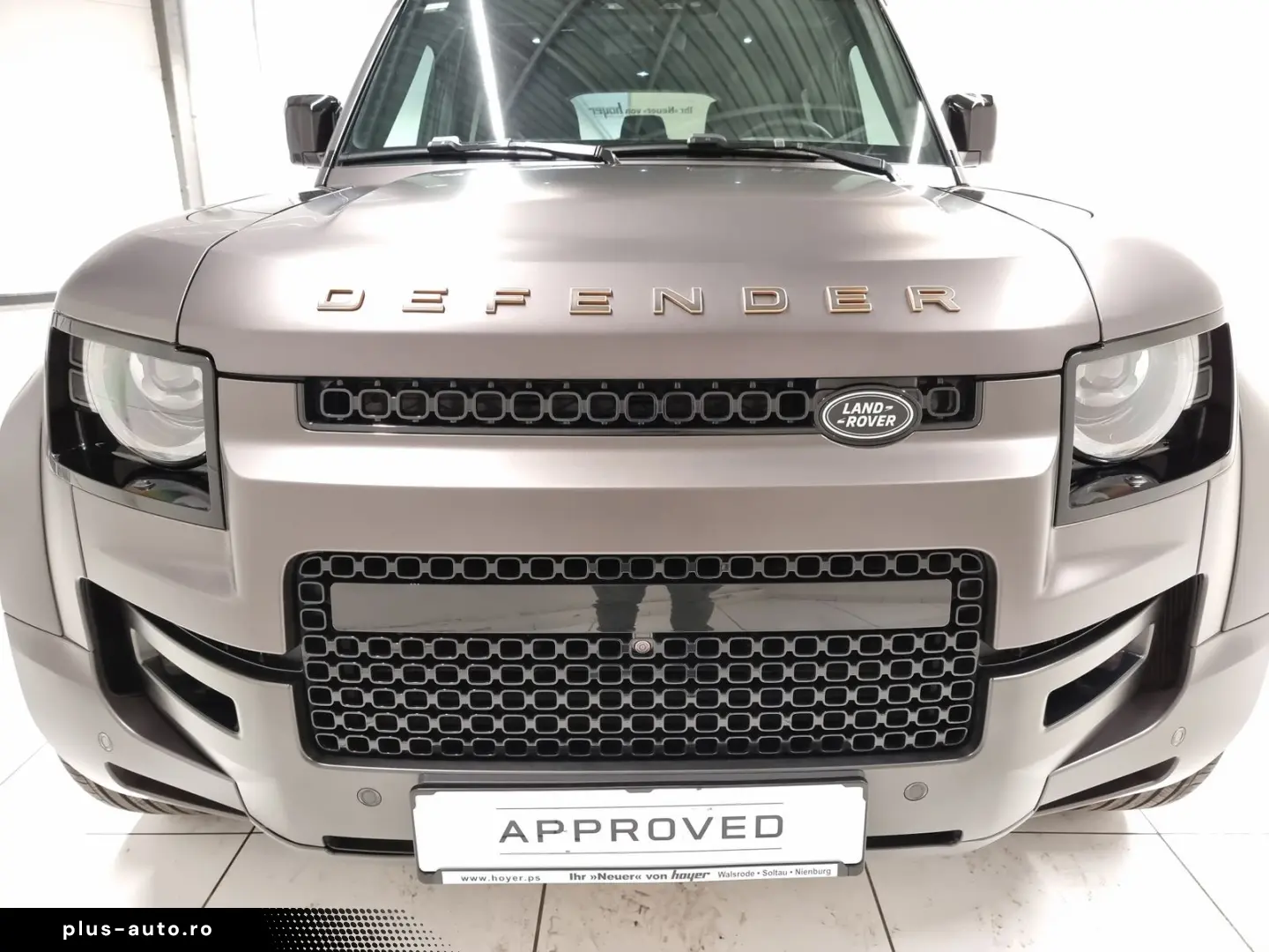 LAND ROVER Defender 110 P635 OCTA AHK Pano DAB