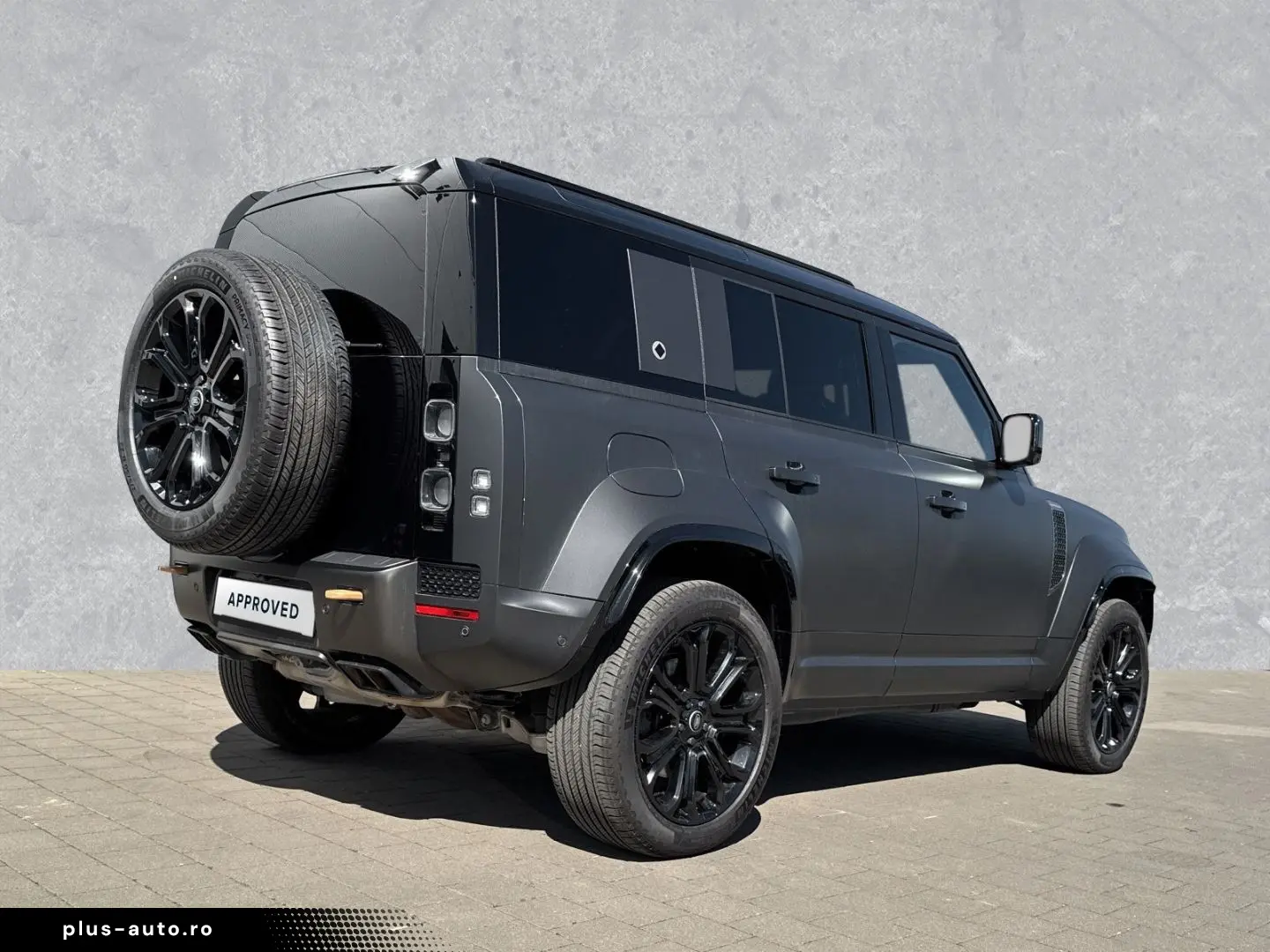 LAND ROVER Defender OCTA Edition One 22-Zoll AHK Chopped Ca