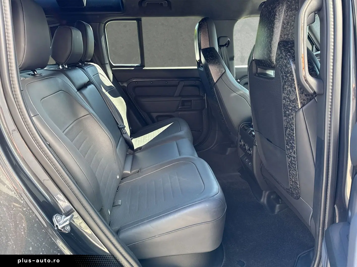 LAND ROVER Defender OCTA Edition One 22-Zoll AHK Chopped Ca