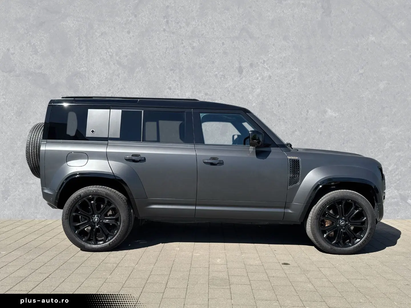 LAND ROVER Defender OCTA Edition One 22-Zoll AHK Chopped Ca