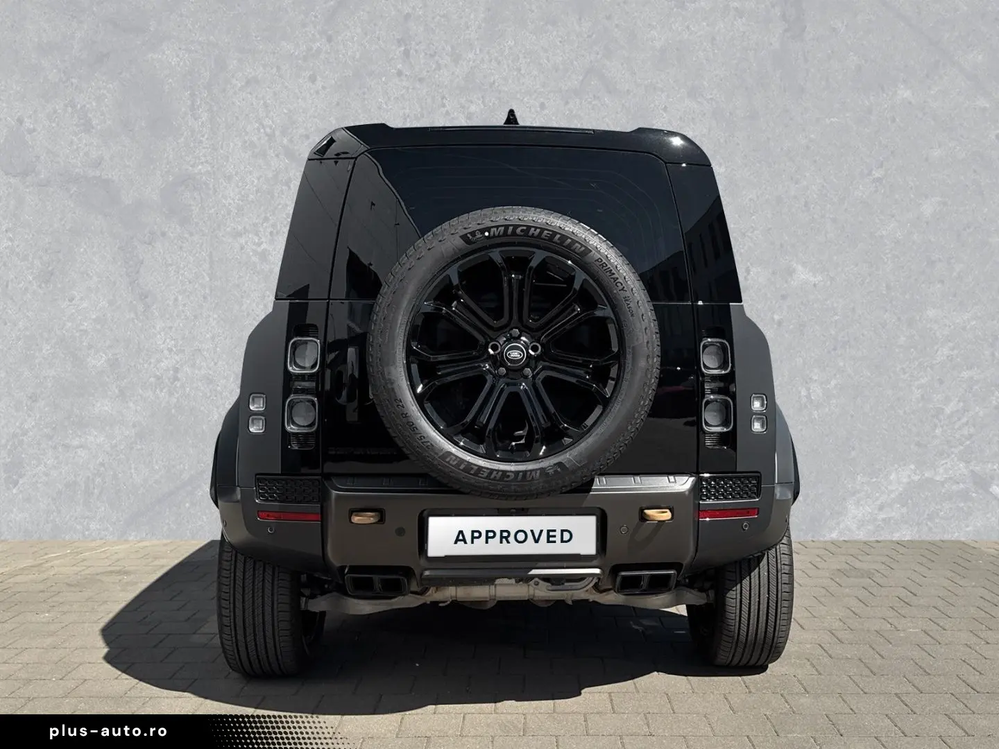 LAND ROVER Defender OCTA Edition One 22-Zoll AHK Chopped Ca
