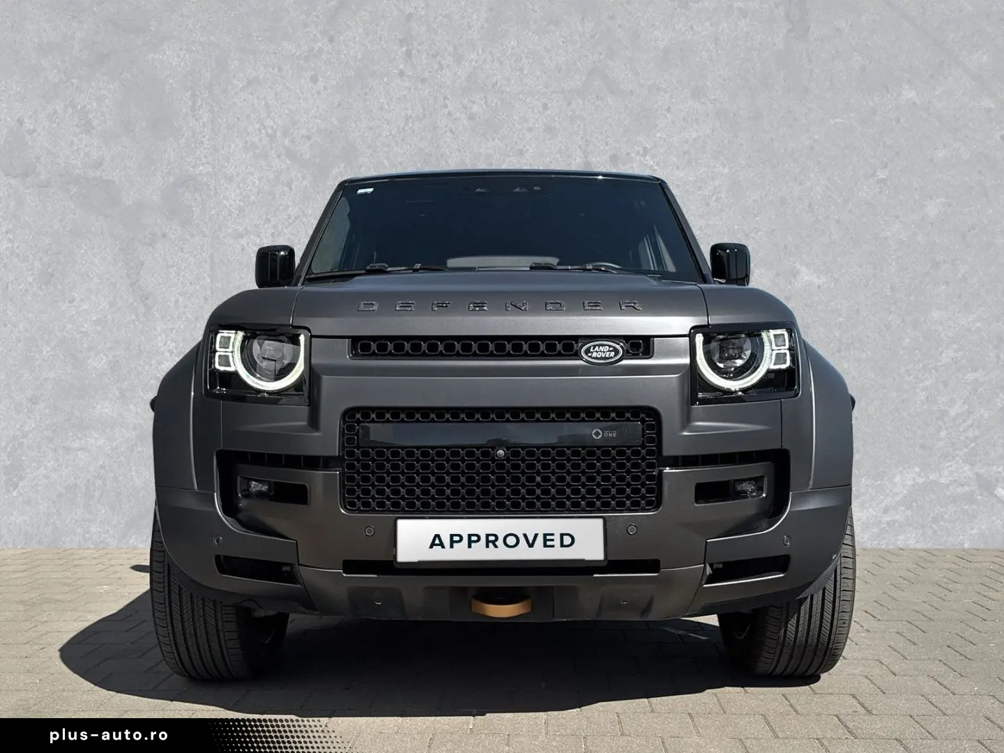 LAND ROVER Defender OCTA Edition One 22-Zoll AHK Chopped Ca