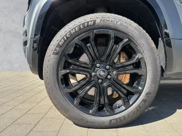 LAND ROVER Defender OCTA Edition One 22-Zoll AHK Chopped Ca