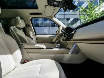LAND ROVER Range Rover P615 SV (LWB)
