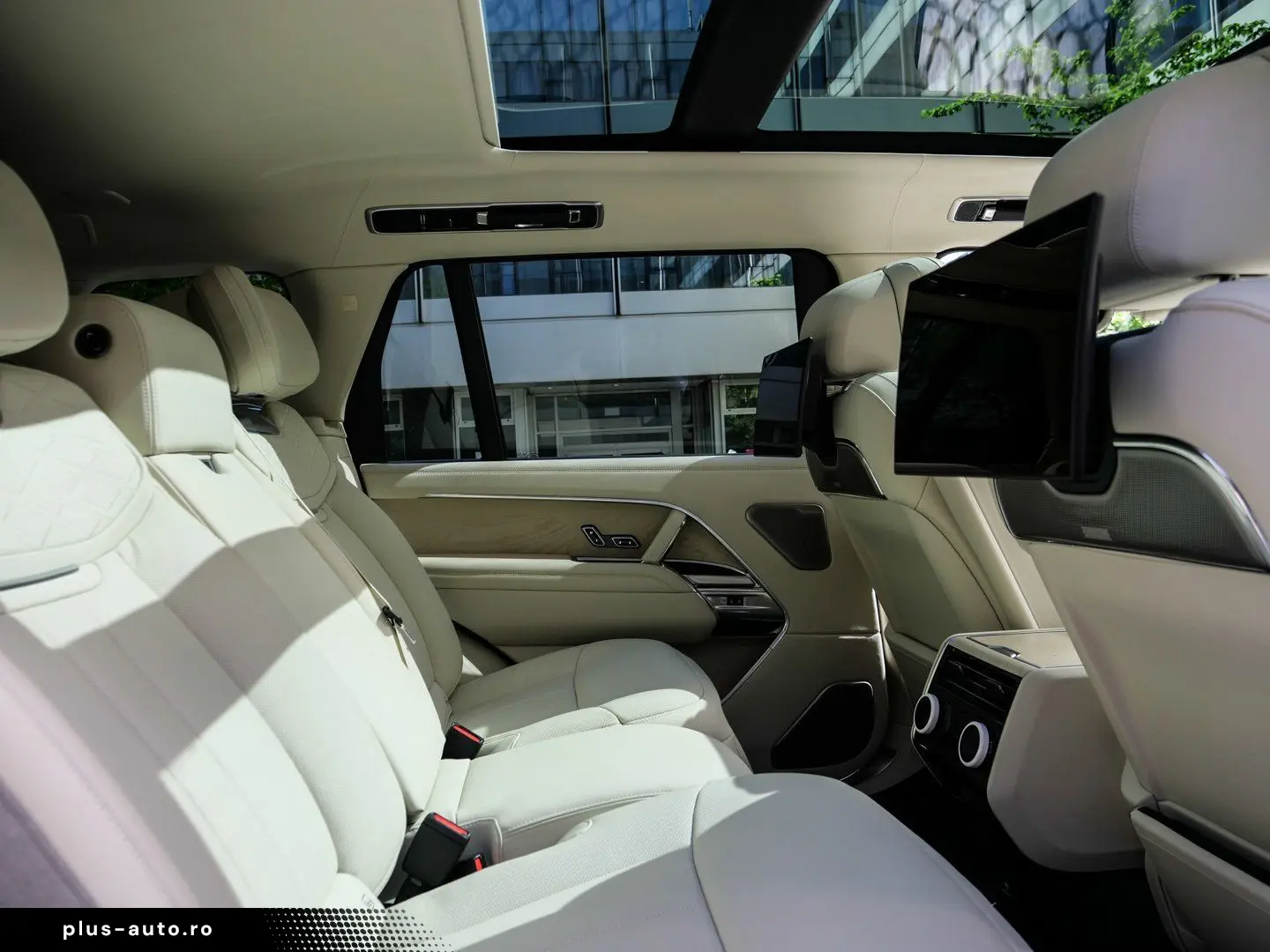 LAND ROVER Range Rover P615 SV (LWB)
