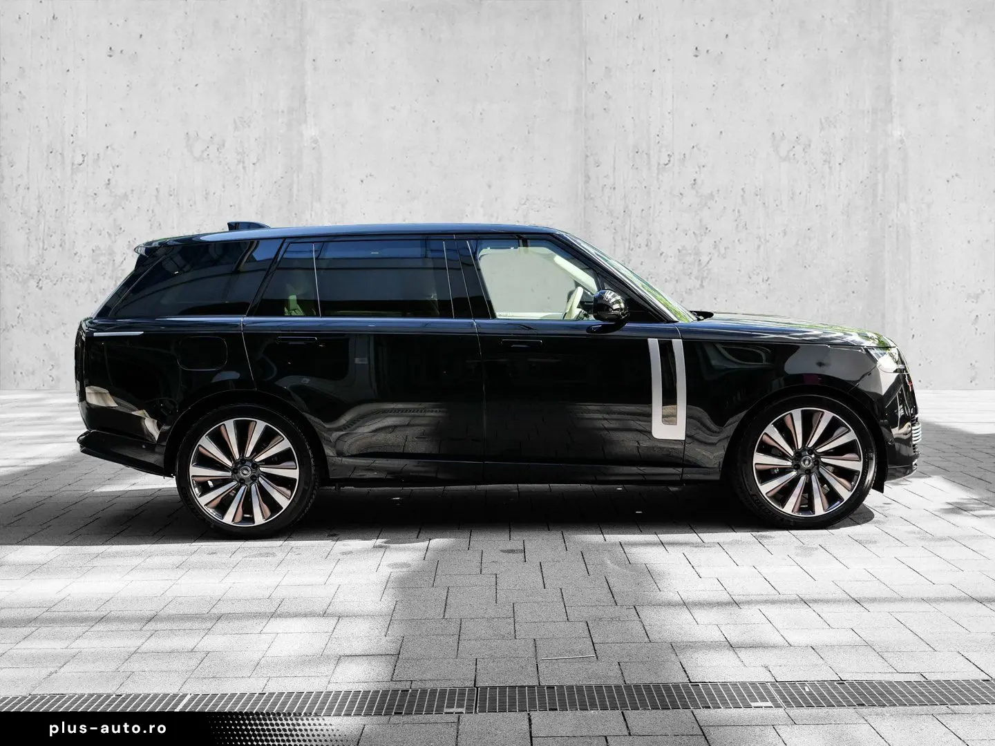 LAND ROVER Range Rover P615 SV (LWB)