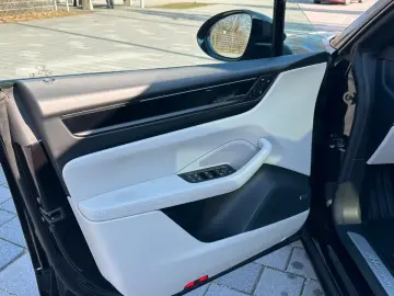 Porsche Macan Electric 4