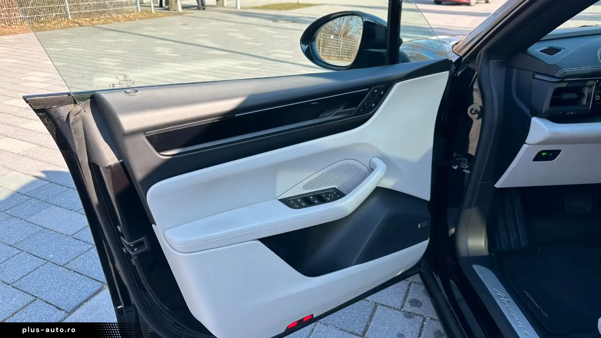Porsche Macan Electric 4