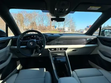 Porsche Macan Electric 4