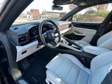 Porsche Macan Electric 4
