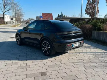 Porsche Macan Electric 4