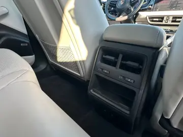 Porsche Macan Electric 4
