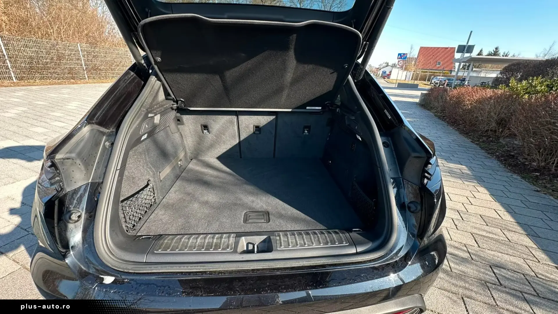 Porsche Macan Electric 4