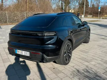 Porsche Macan Electric 4