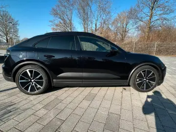 Porsche Macan Electric 4
