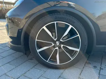 Porsche Macan Electric 4