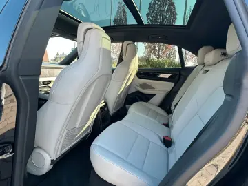 Porsche Macan Electric 4