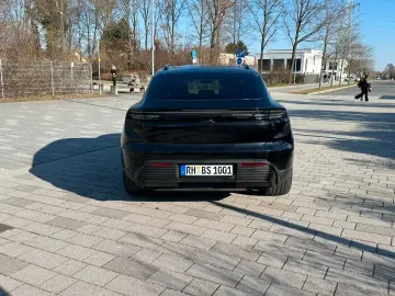 Porsche Macan Electric 4