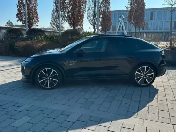 Porsche Macan Electric 4