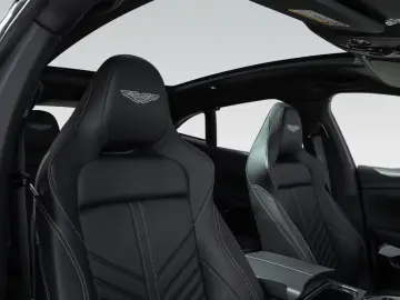 Aston Martin DBX707   Remote Park Heat   Gloss Black Package
