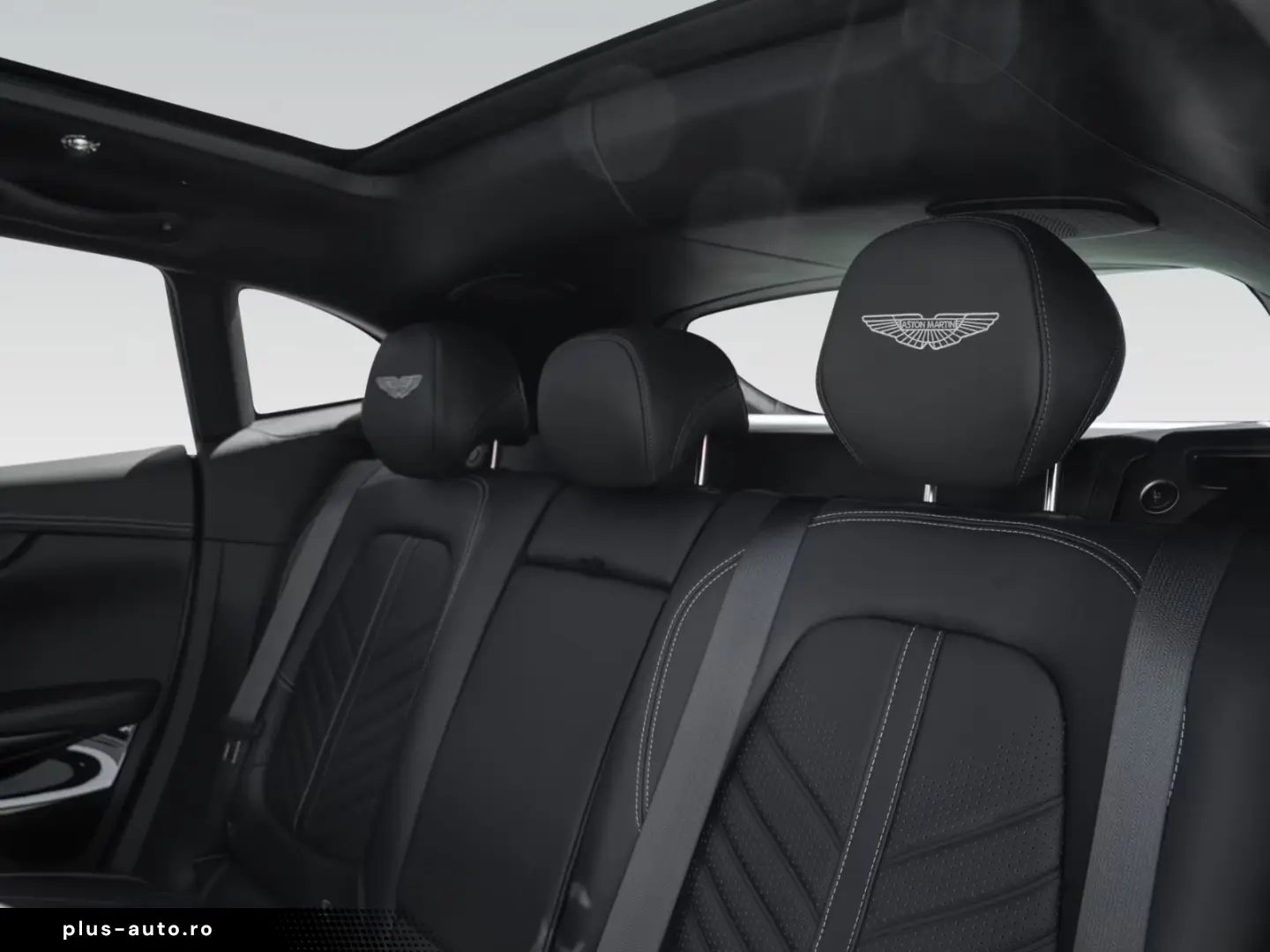 Aston Martin DBX707   Remote Park Heat   Gloss Black Package