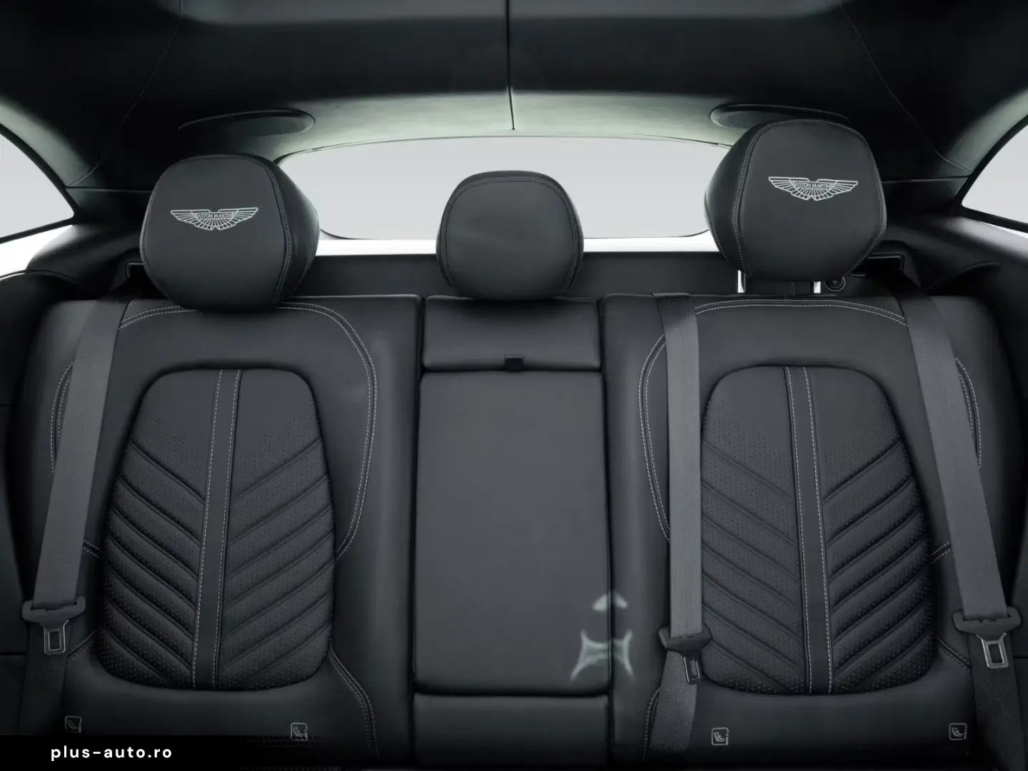 Aston Martin DBX707   Remote Park Heat   Gloss Black Package