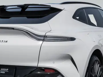 Aston Martin DBX707   Remote Park Heat   Gloss Black Package