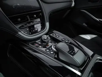 Aston Martin DBX707   Remote Park Heat   Gloss Black Package