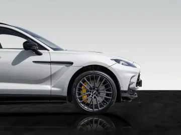 Aston Martin DBX707   Remote Park Heat   Gloss Black Package
