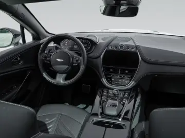 Aston Martin DBX707   Remote Park Heat   Gloss Black Package