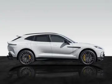 Aston Martin DBX707   Remote Park Heat   Gloss Black Package