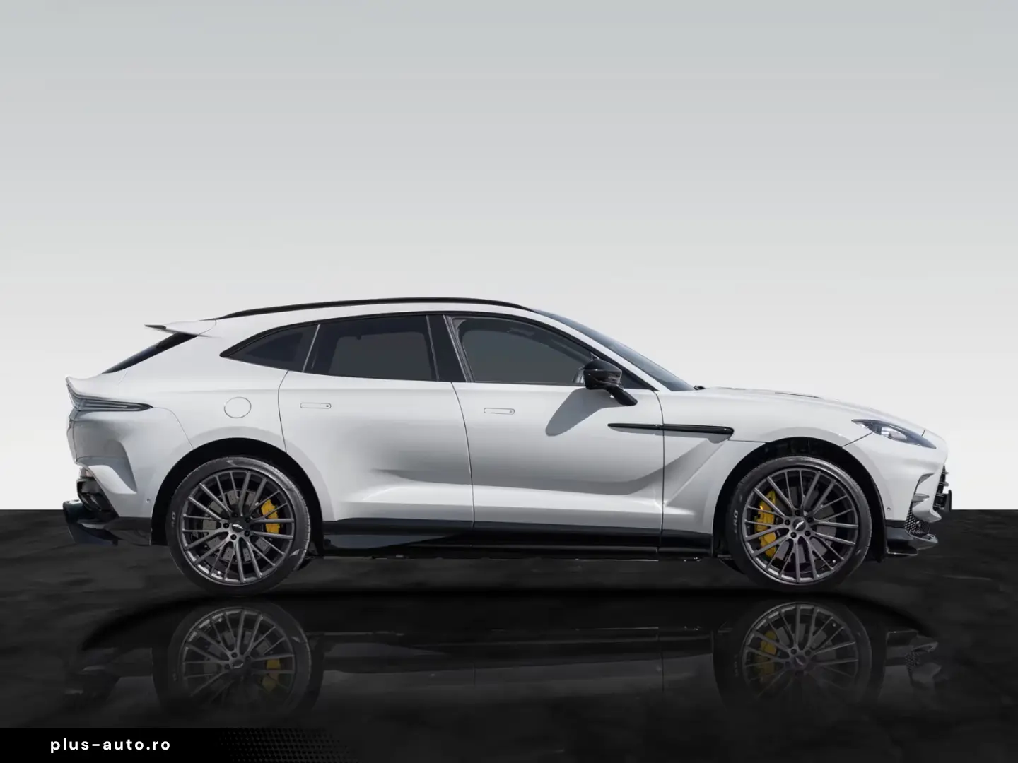 Aston Martin DBX707   Remote Park Heat   Gloss Black Package