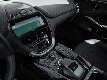 Aston Martin DBX707   Remote Park Heat   Gloss Black Package