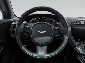 Aston Martin DBX707   Remote Park Heat   Gloss Black Package