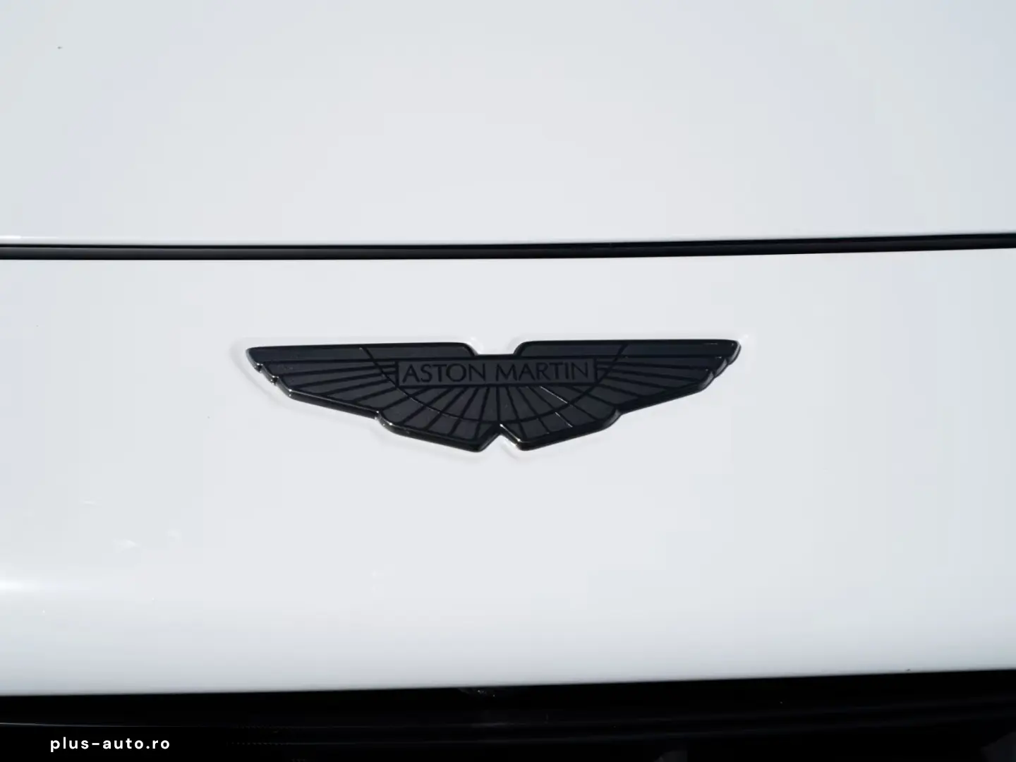 Aston Martin DBX707   Remote Park Heat   Gloss Black Package