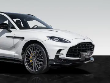 Aston Martin DBX707   Remote Park Heat   Gloss Black Package