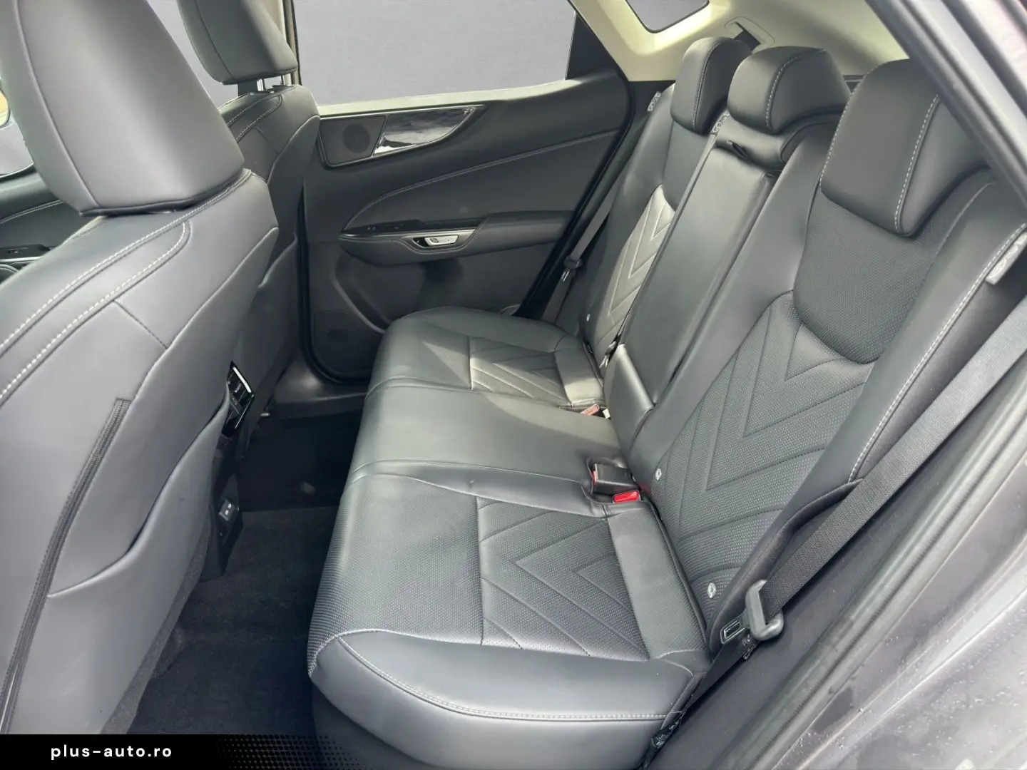 LEXUS NX 350h Executive E-FOUR PANORAMA HuD MEMORY SHZ