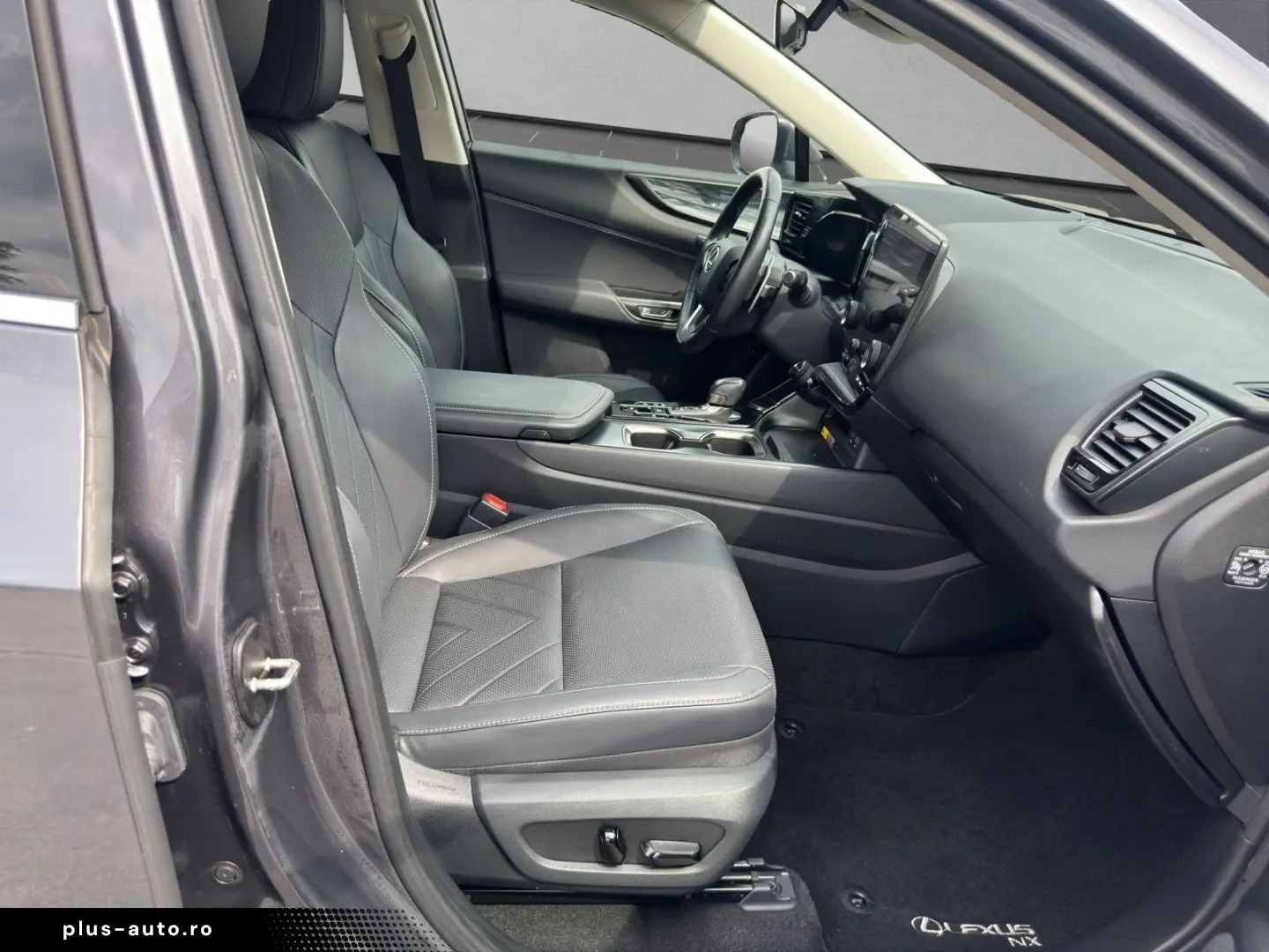 LEXUS NX 350h Executive E-FOUR PANORAMA HuD MEMORY SHZ