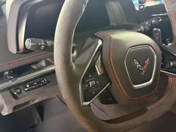 CORVETTE C8 Stingray Coupe Targa 3 LT  UNFALLFREI  17TKM